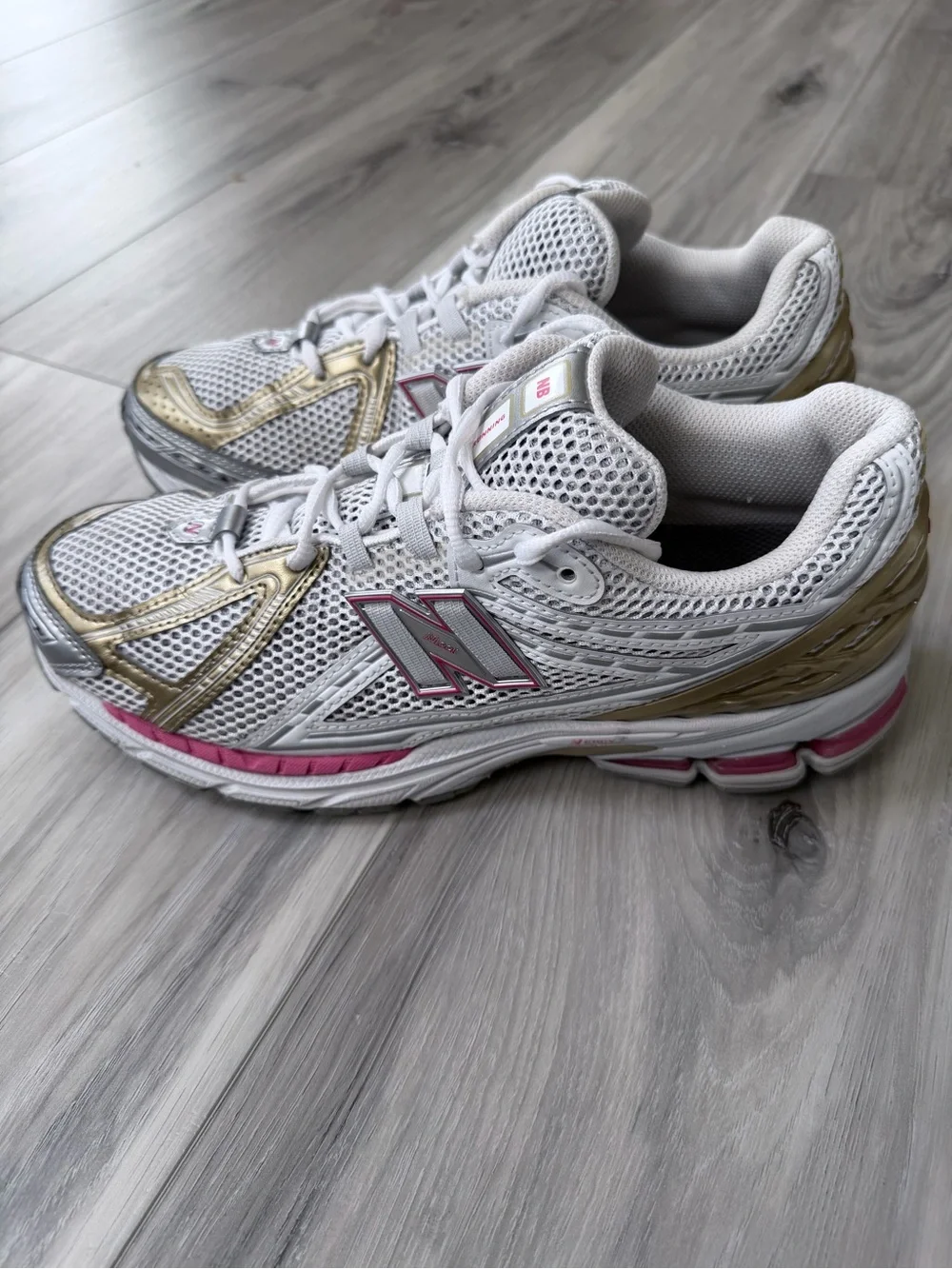 New Balance 1906R U1906RCH White Gold Pink Sneakers Men’s 9.5 Women’s 11